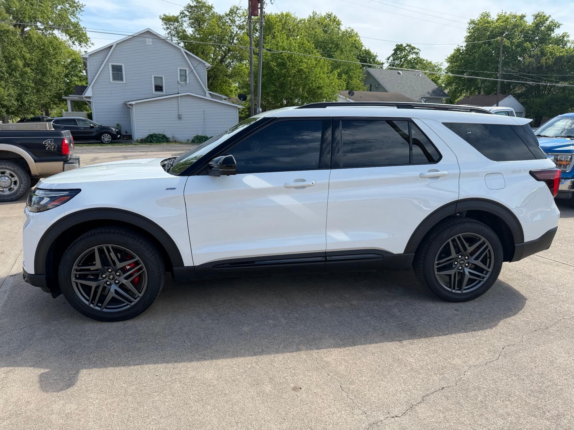 2025 Ford Explorer ST-Line 4WD
