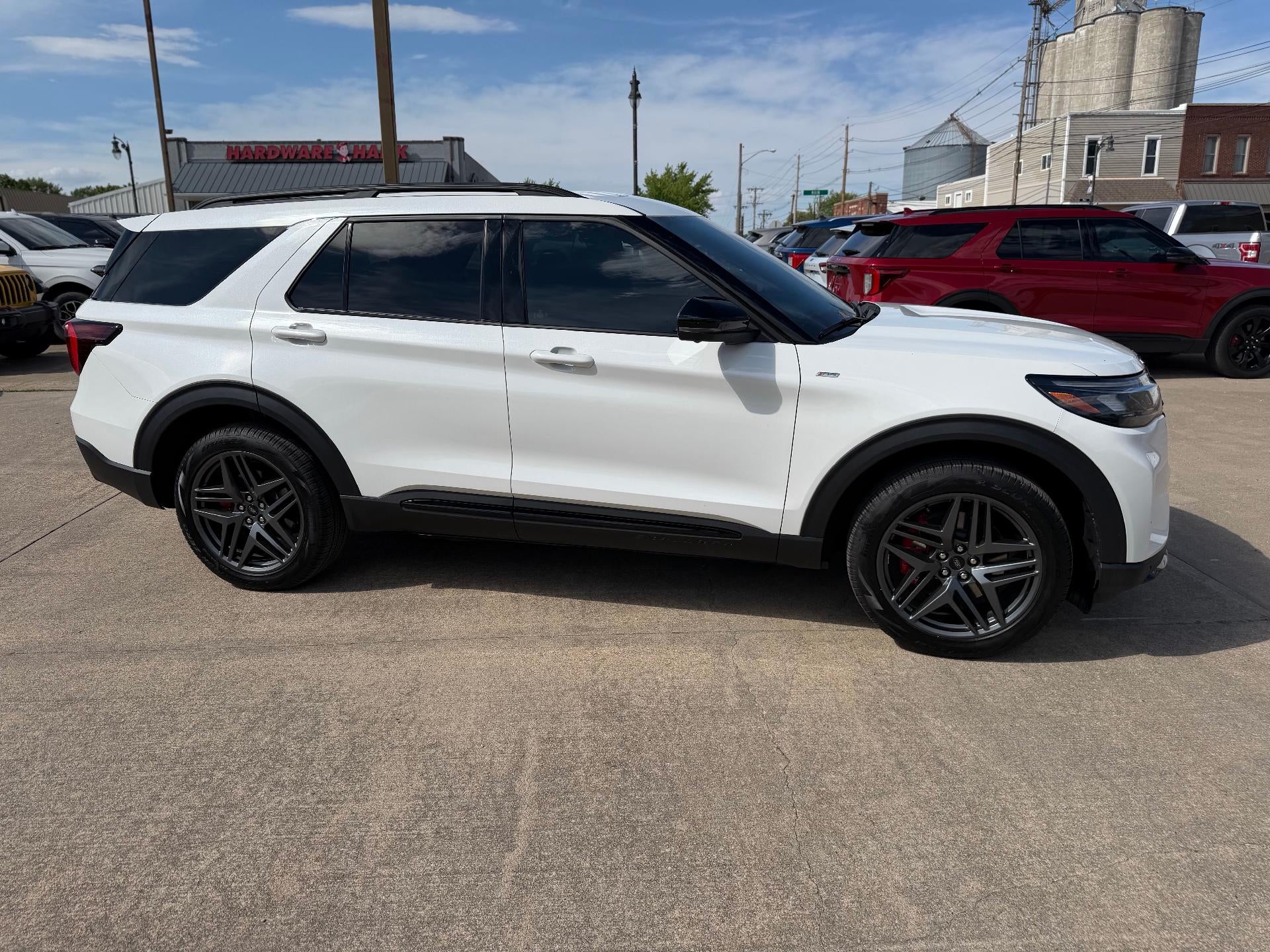 2025 Ford Explorer ST-Line 4WD