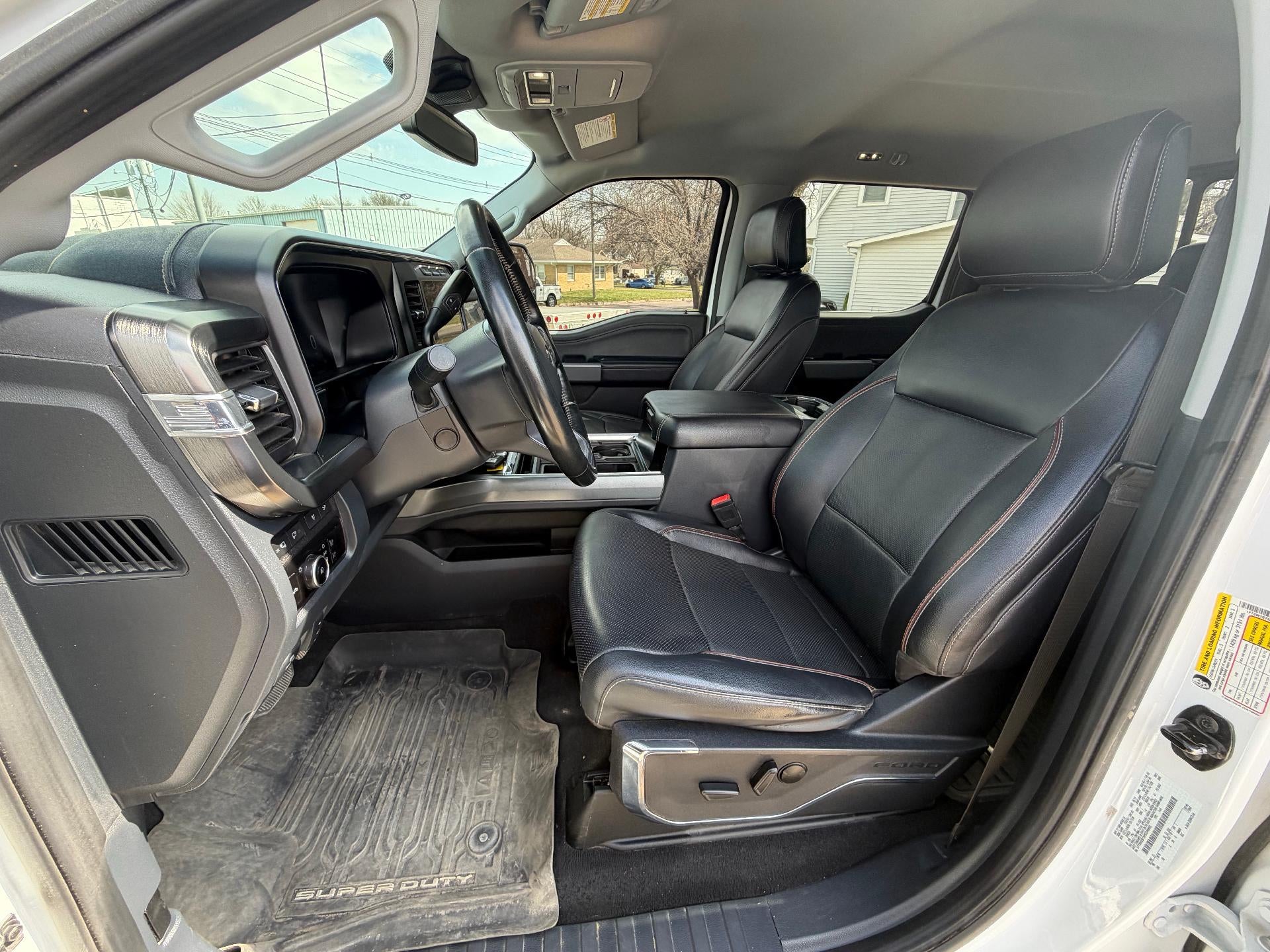 2023 Ford Super Duty F-250 SRW LARIAT 4WD Crew Cab 6.75' Box