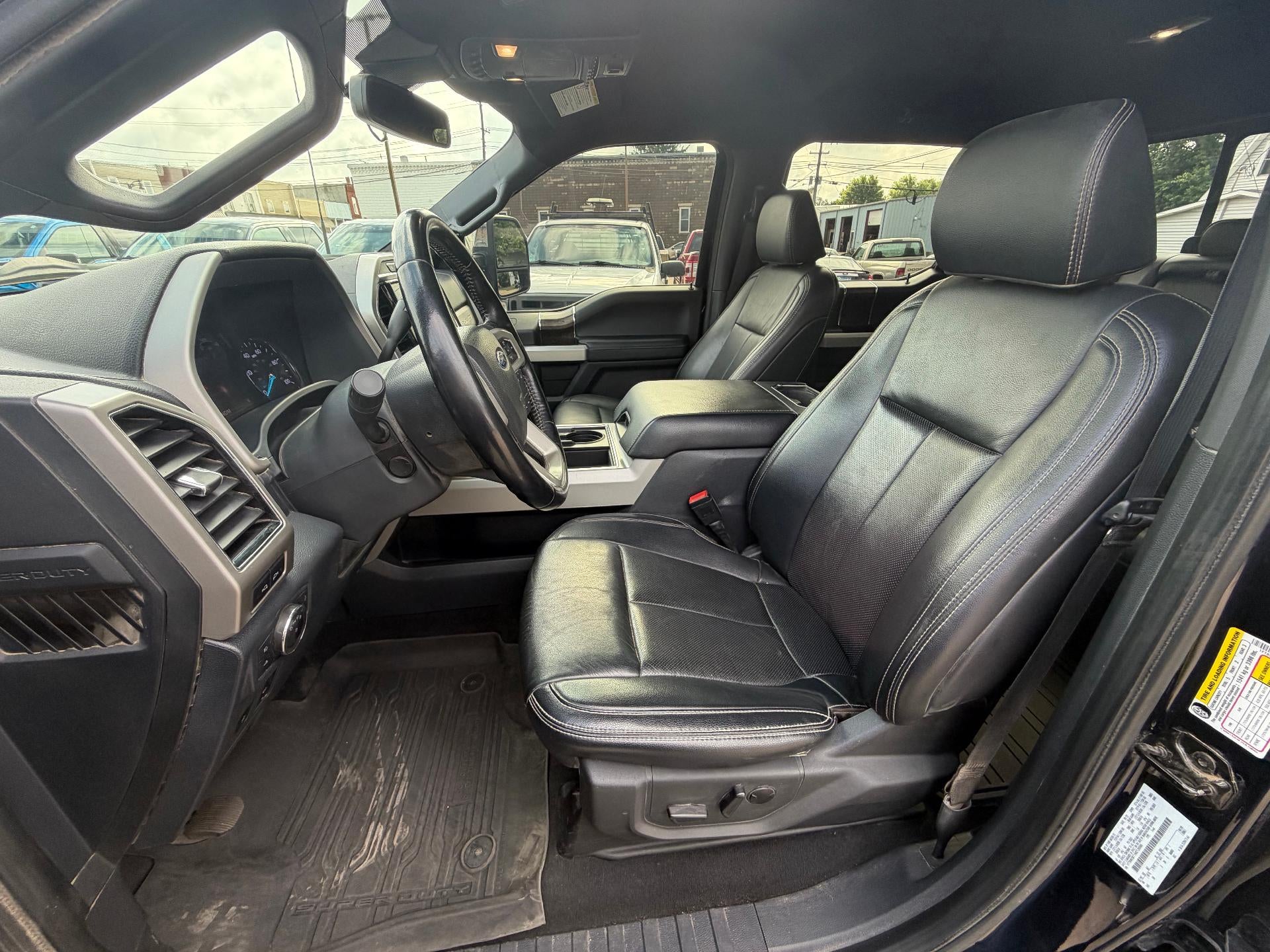 2022 Ford Super Duty F-350 SRW LARIAT 4WD Crew Cab 6.75' Box