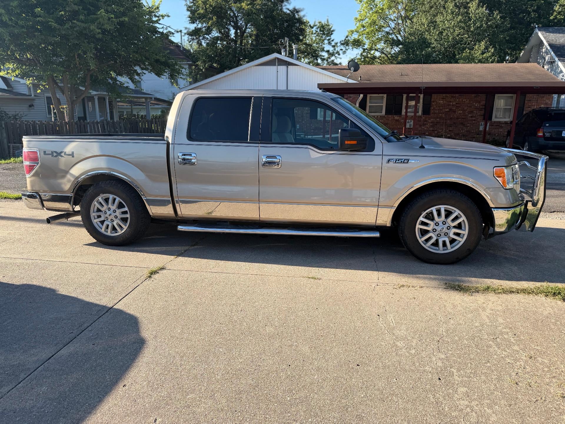 2014 Ford F-150 4WD SuperCrew 5-1/2 Ft Box XLT