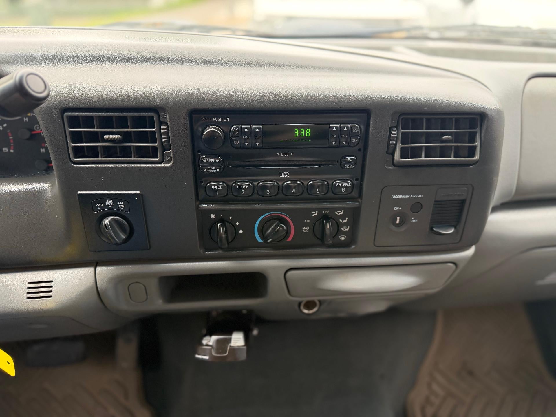 2004 Ford Super Duty F-350 DRW XLT