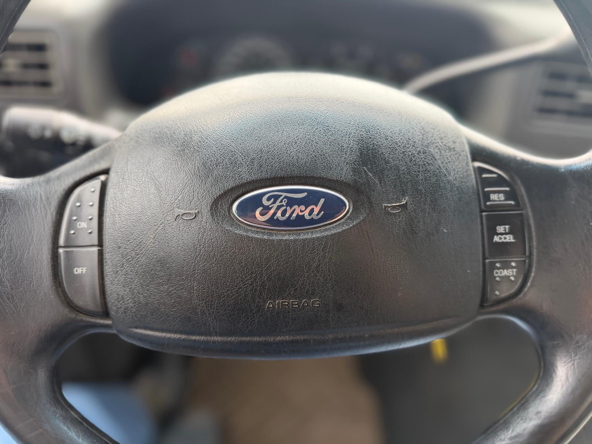 2004 Ford Super Duty F-350 DRW XLT