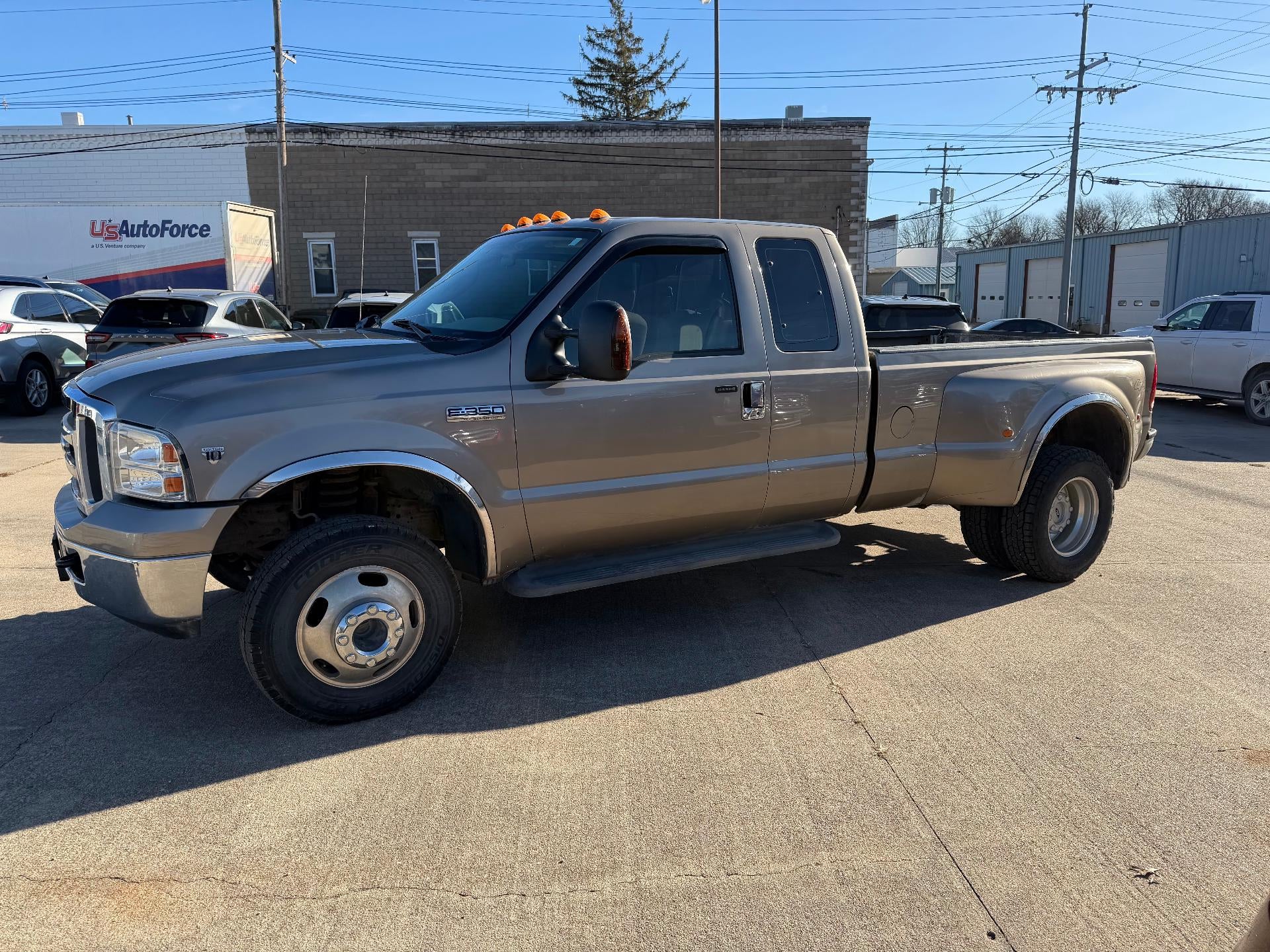 2005 Ford Super Duty F-350 DRW XLT