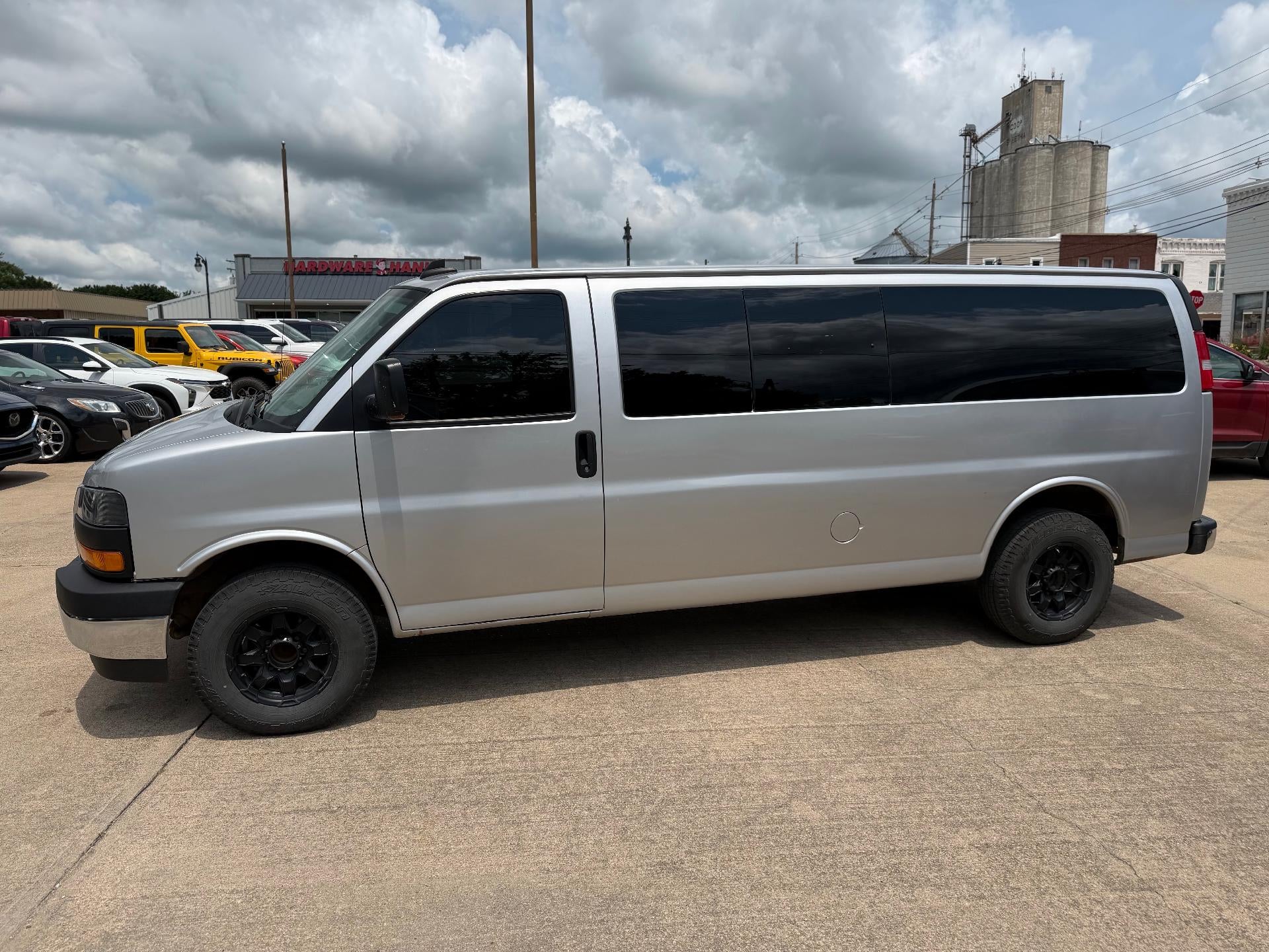 2021 GMC Savana Passenger 3500 Extended Wheelbase Rear-Wheel Drive 1LT