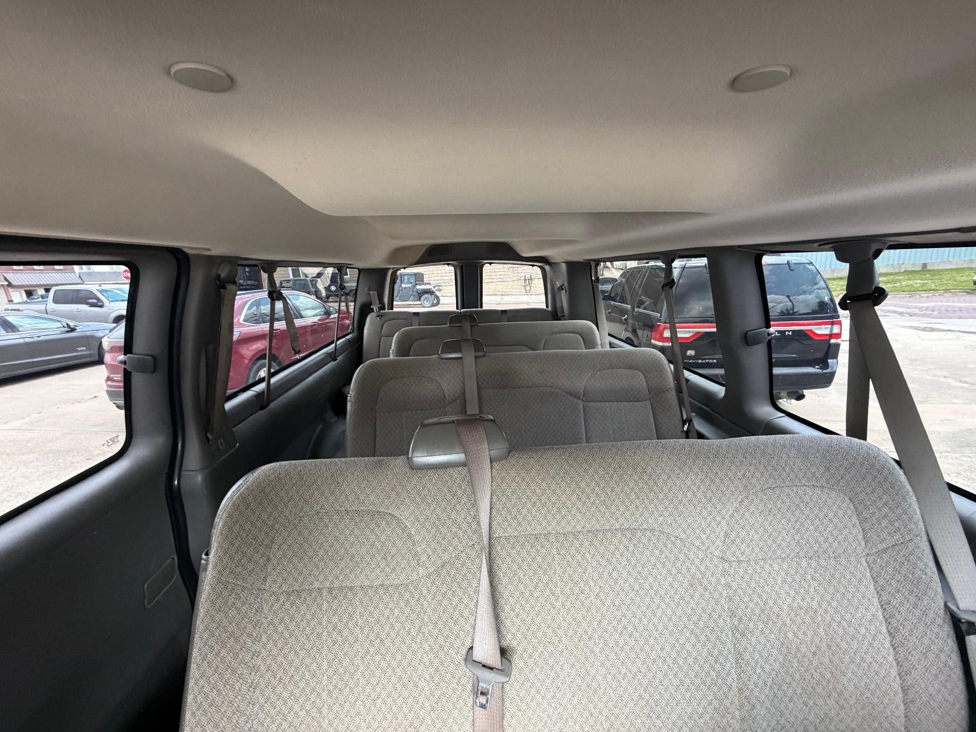 2021 GMC Savana Passenger 3500 Extended Wheelbase Rear-Wheel Drive 1LT