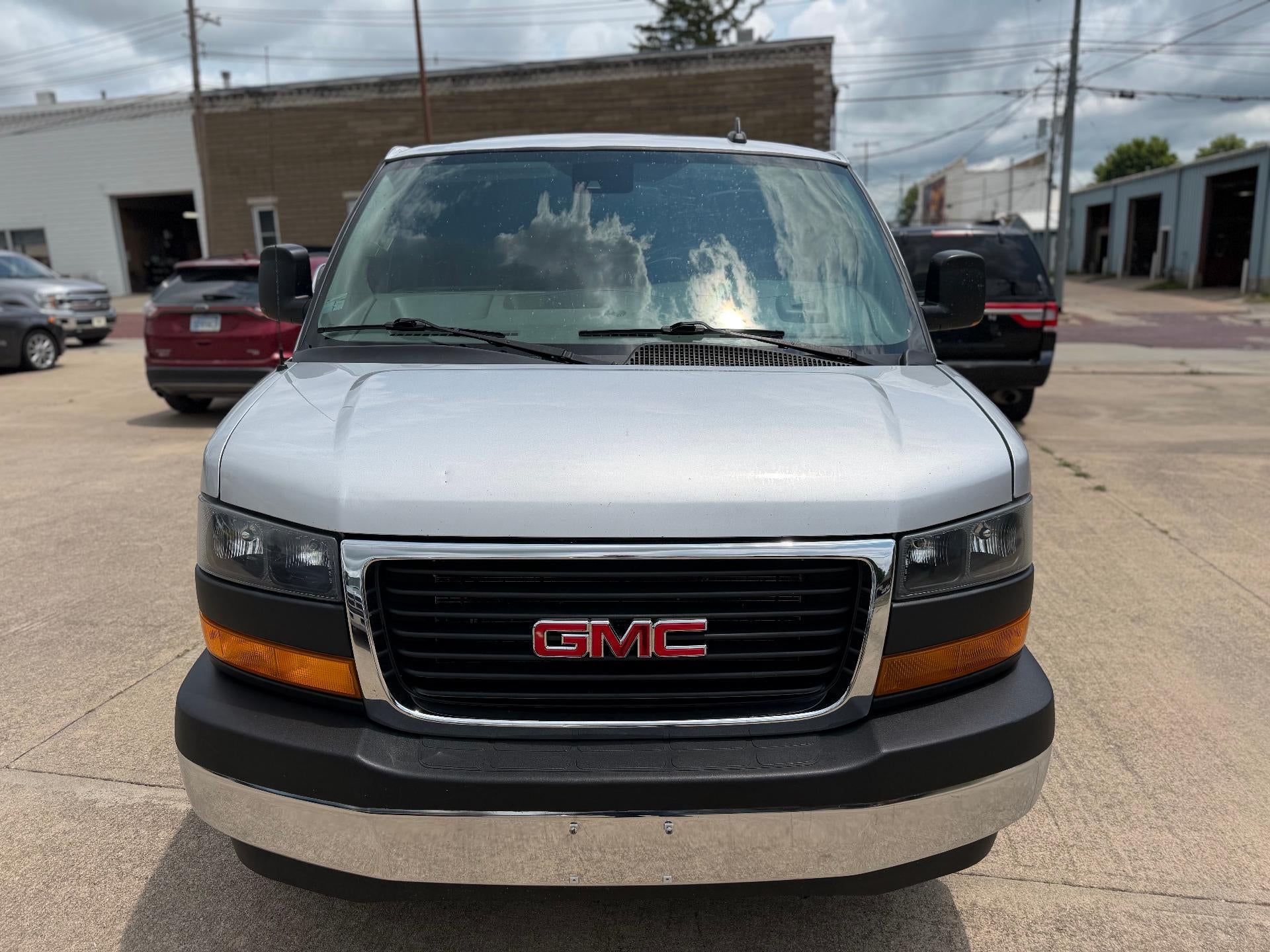 2021 GMC Savana Passenger 3500 Extended Wheelbase Rear-Wheel Drive 1LT