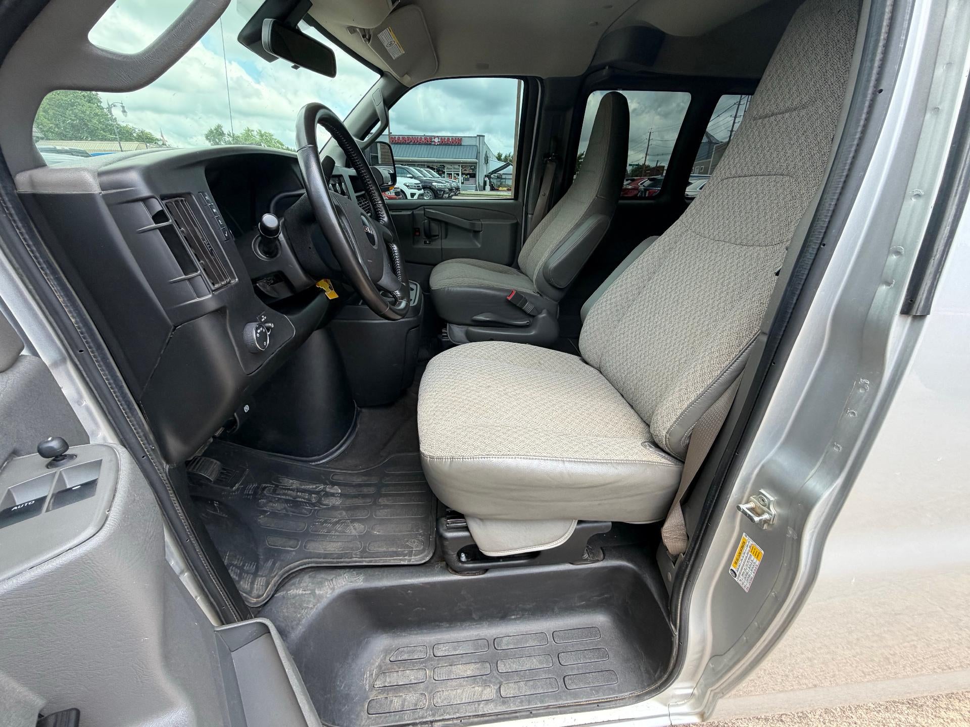 2021 GMC Savana Passenger 3500 Extended Wheelbase Rear-Wheel Drive 1LT