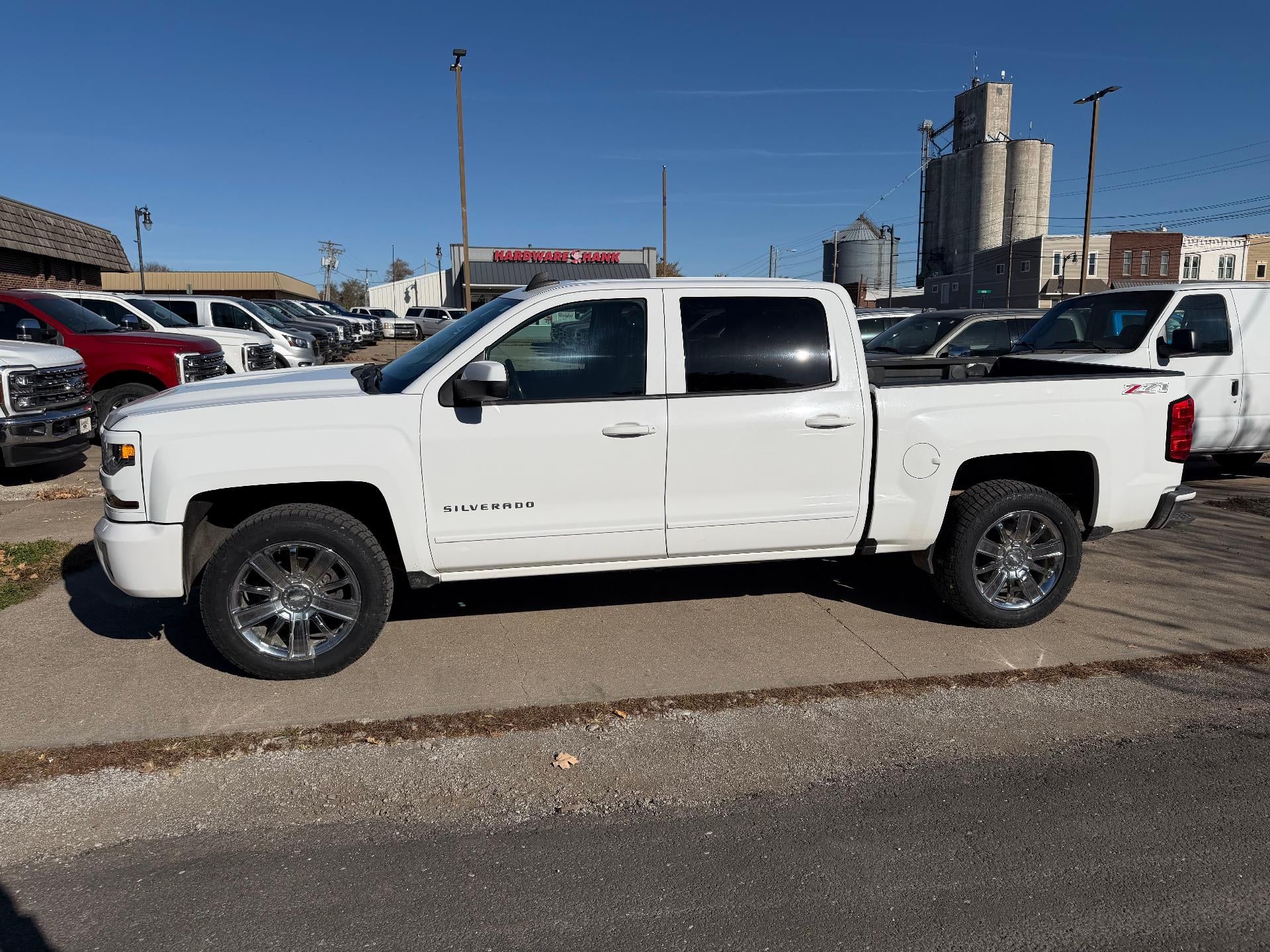 2017 Chevrolet Silverado 1500 Crew Cab Short Box 4-Wheel Drive LT Z71